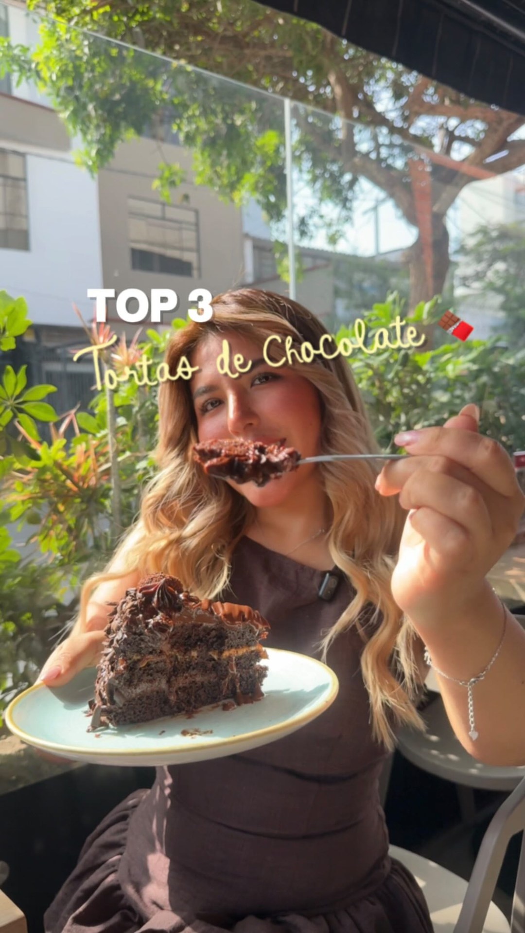 Bonapharm Facebook ad: TOP 3 TORTAS DE CHOCOLATE EN LIMA
