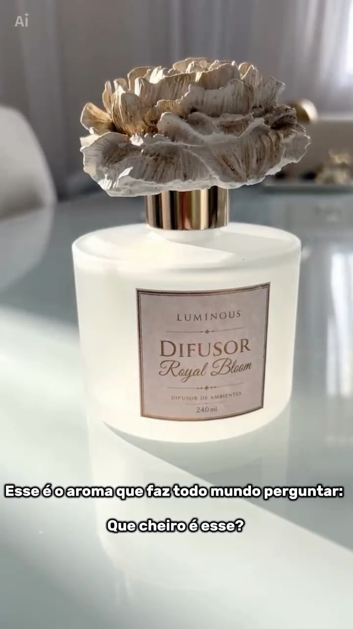Luminous Velas Aromaticas Facebook ad: Você não perfuma apenas um ambiente.