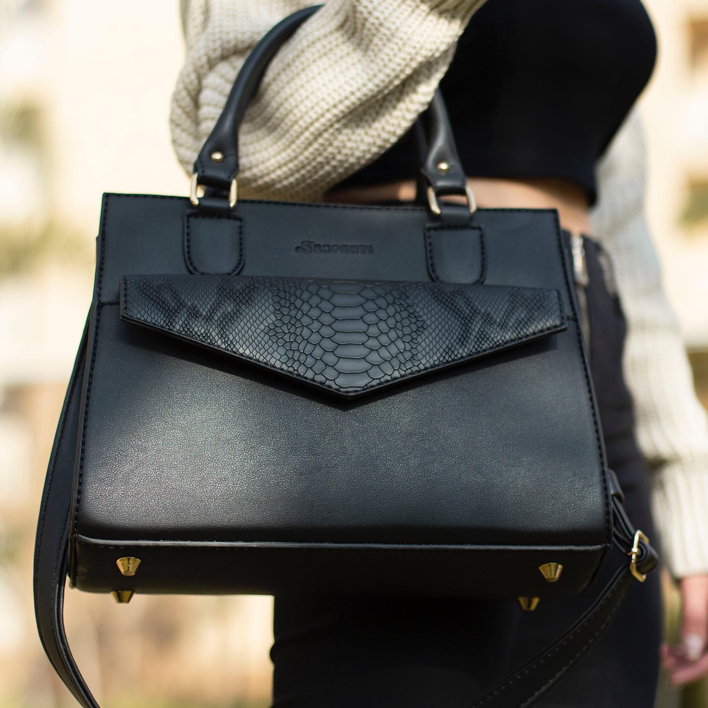 Serpenti Egypt Facebook ad: HANDBAGS/ TOTE BAGS