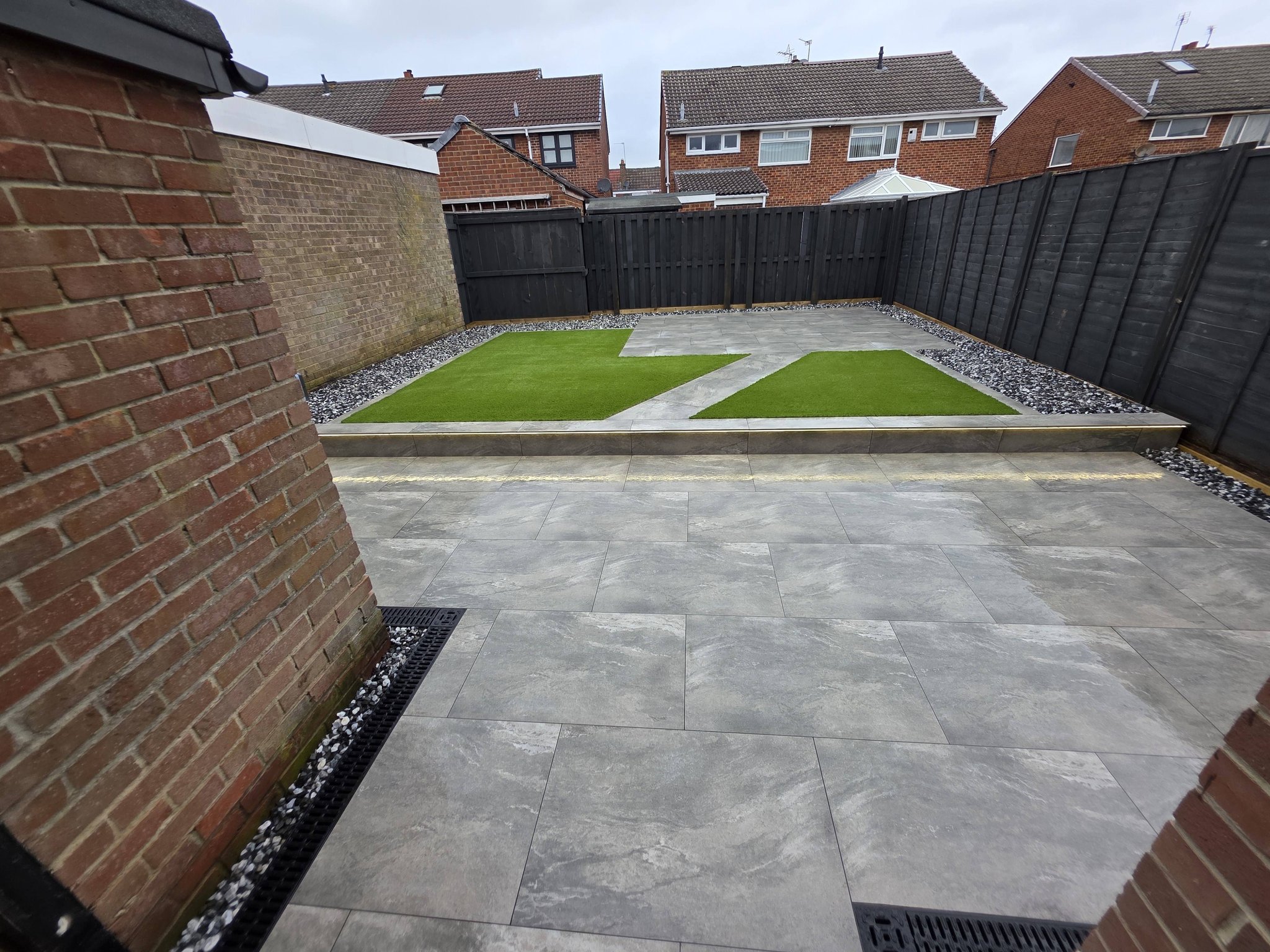 O.Scott Landscaping & Groundworks Facebook ad: Modern rear garden landscaped