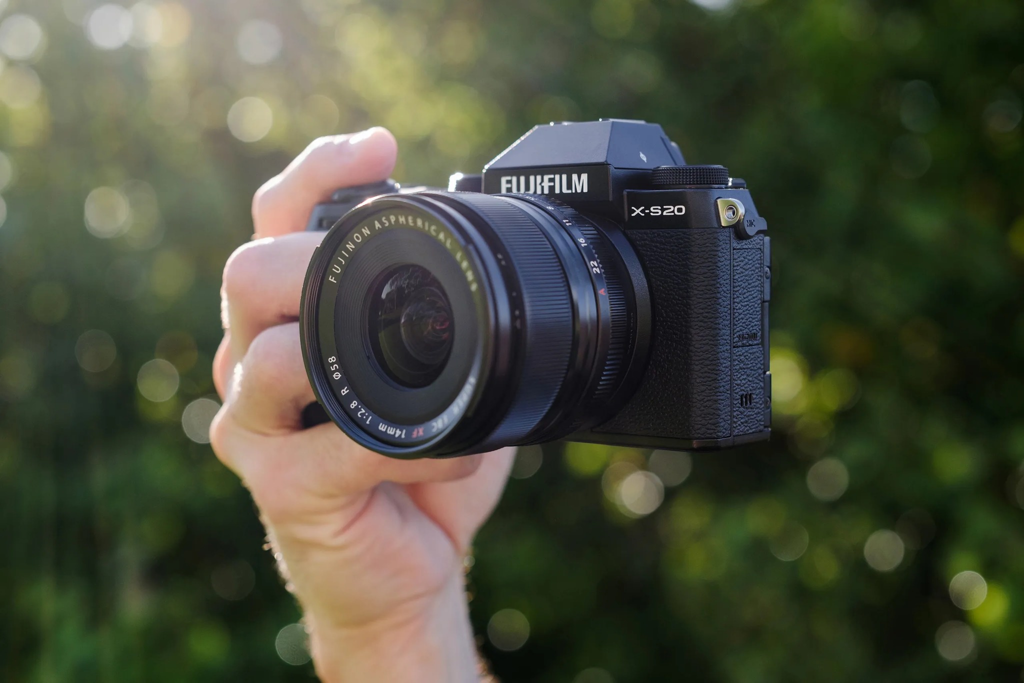 ShopDunk Facebook ad: FUJIFILM X-S20 | NHỎ GỌN TRONG TAY.