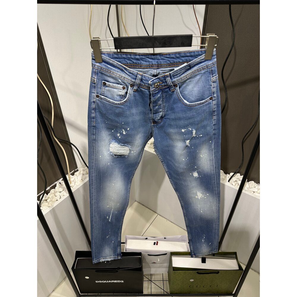 Sesawear Facebook ad: Stil seçilmez. İnşa edilir