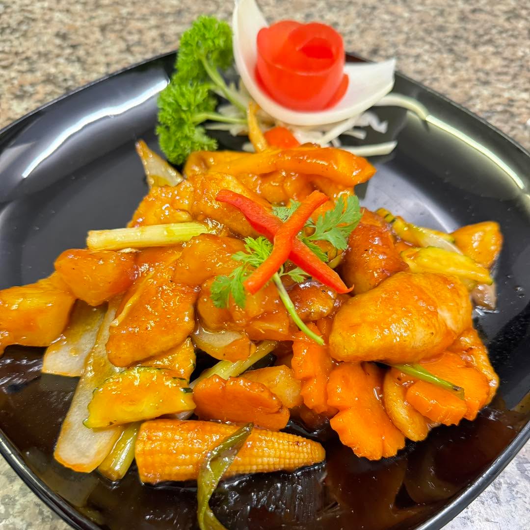 Sabannga Thai Restaurant Facebook ad: 4.8 Stars & 300+ Reviews, Experience Sabannga Tonight