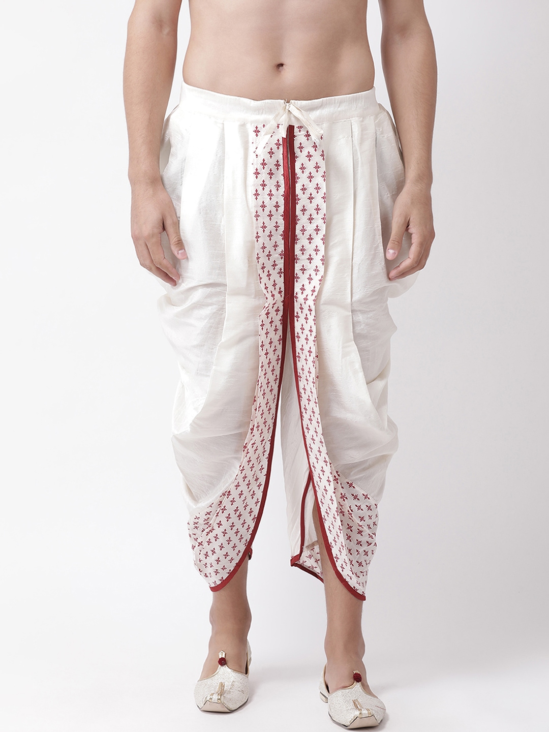 Myntra Facebook ad: Festive vibes. Fashion highs.