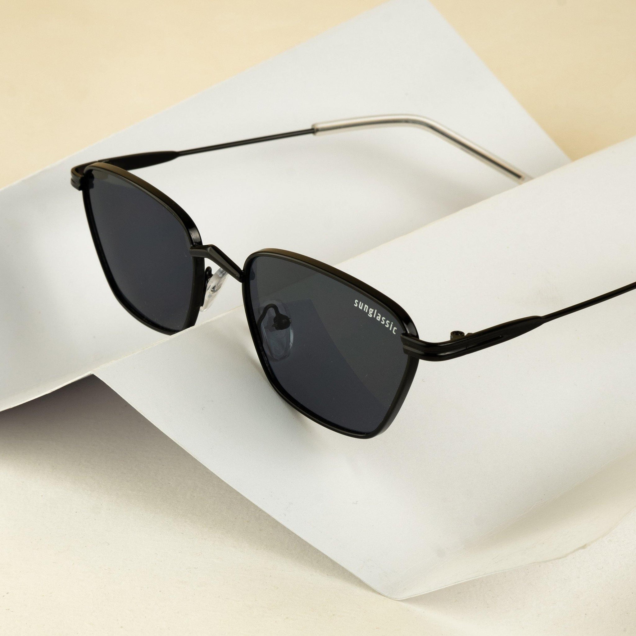 Sunglassic.com Facebook ad