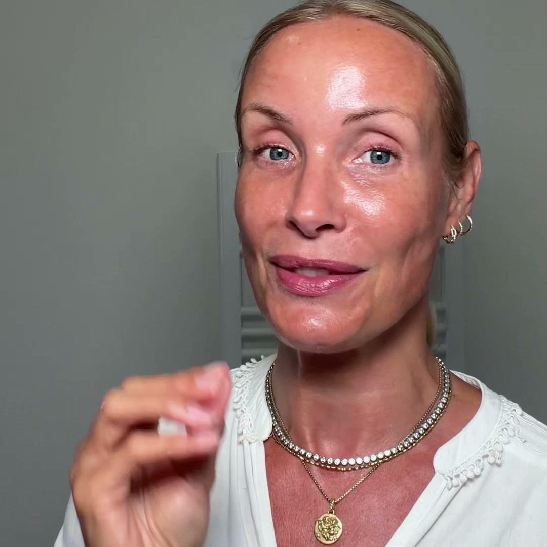 Augustinus Bader Facebook ad: Multi award-winning moisturizer