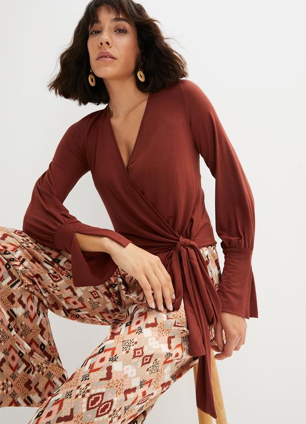 Posthaus Facebook ad: Moda feminina | Encontre casacos, saias, blusas, vestidos…