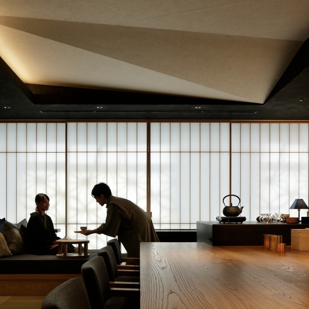 Tokyo and Around Tokyo - En Facebook ad: Tokyo has plenty of luxury hotels.