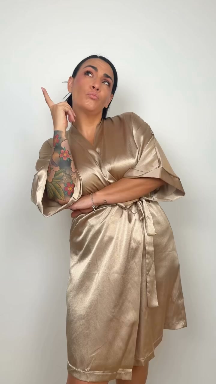 DADA bottega della fantasia Facebook ad: LIBERA: Veste anche curvy