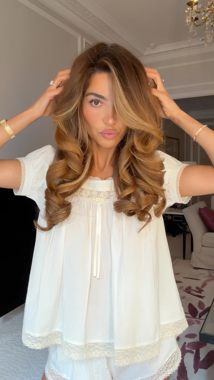 Gisou Facebook ad: @negin_mirsalehi’s signature blow-out >>>