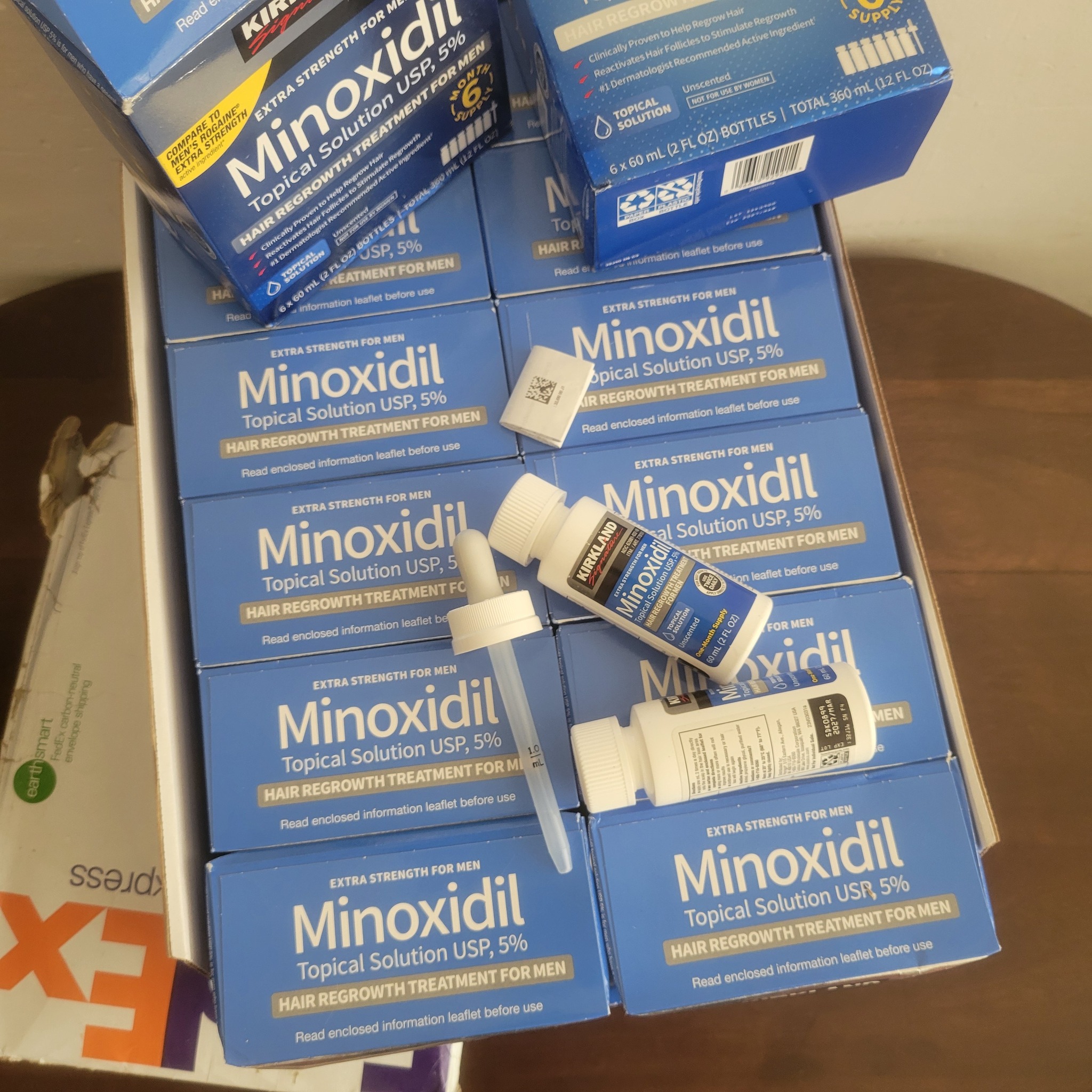 For hair and beard Facebook ad: Llegó el Minoxidil Kirkland 5% ORIGINAL, recién traído…
