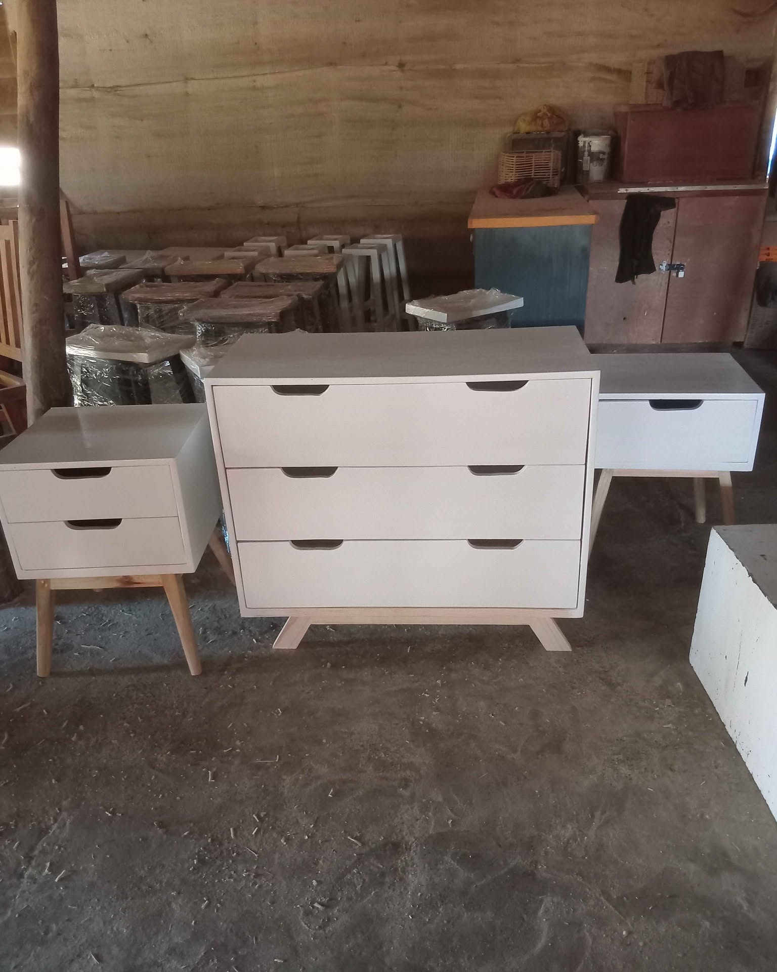 Garith Muronda Facebook ad: CHEST OF DRAWER AVAILABLE NOW FOR COLLECTION AND DELIVERY