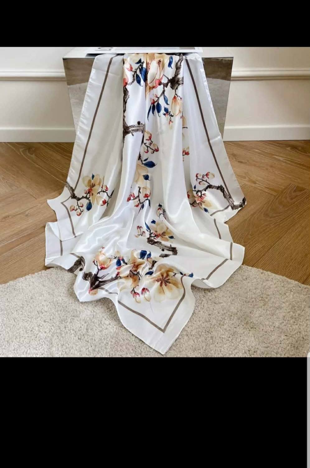 Mon foulard Facebook ad: ÉLÉGANCE & RAFFINEMENT, FOULARDS DISPONIBLES