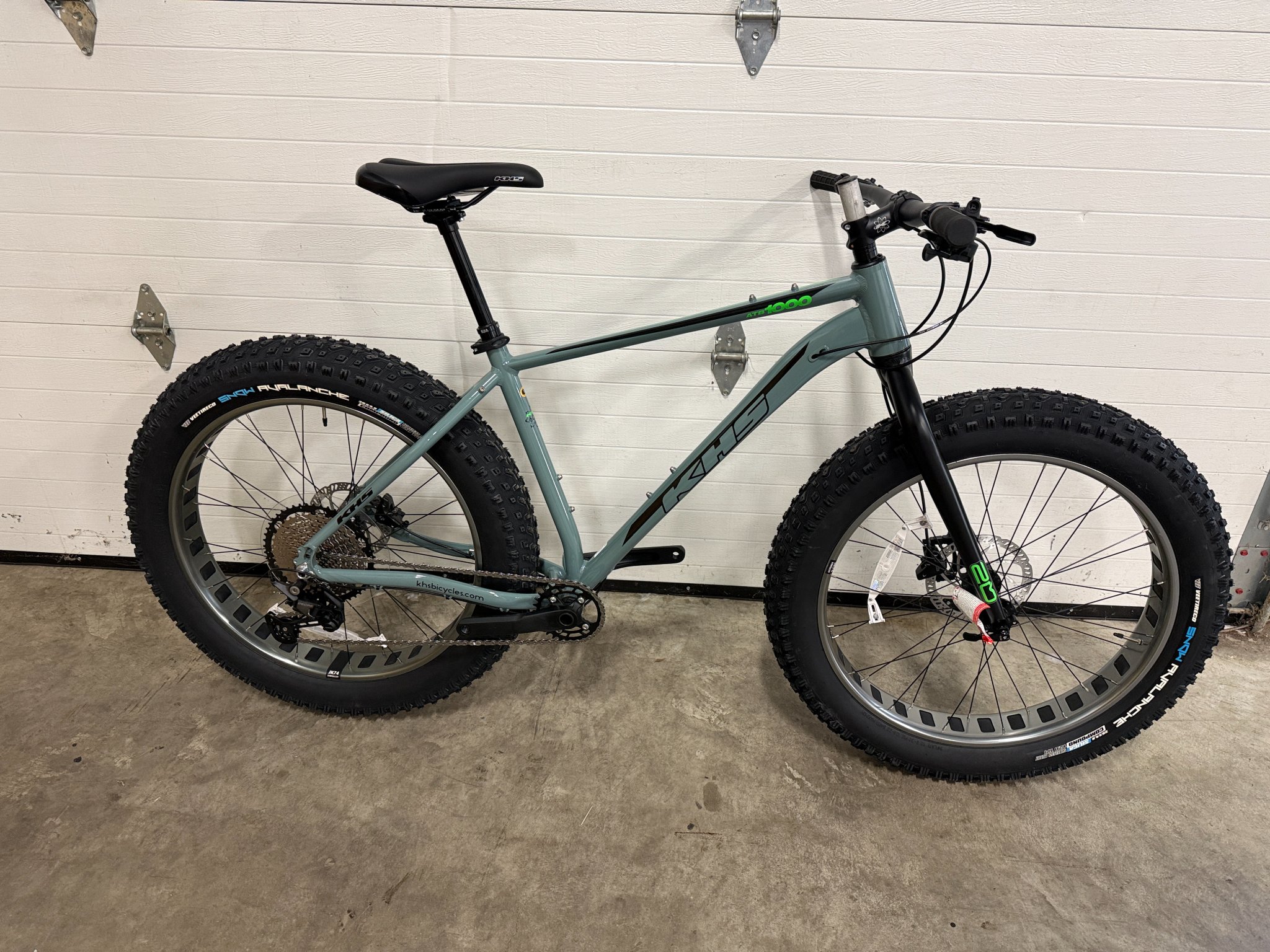 Ben Gibbs Facebook ad: 2025 KHS 4 Season 1000 Fat Bike Large New in Box MSRP $1599