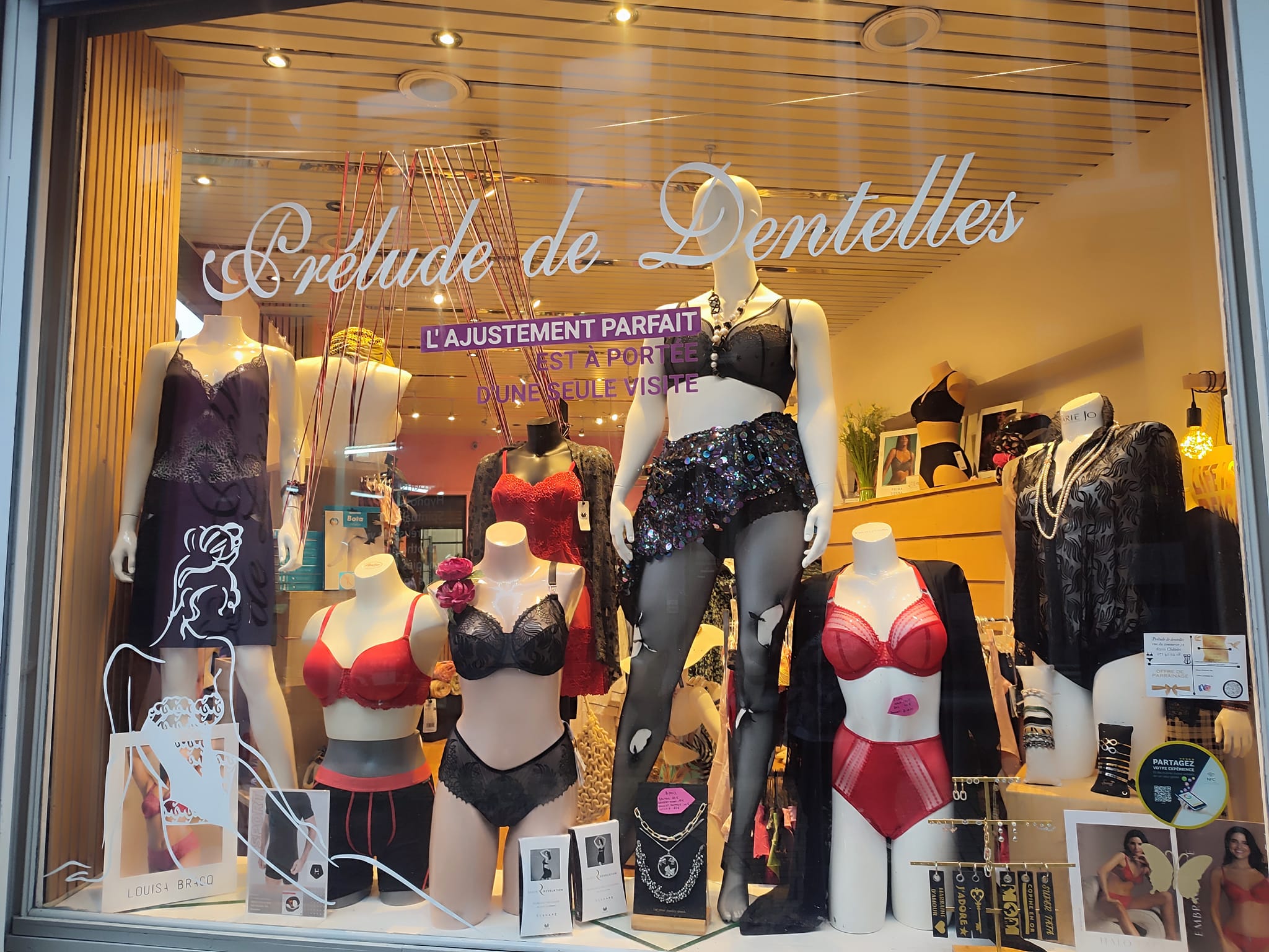 Prélude de Dentelles Facebook ad: Prélude de dentelles, votre boutique de lingerie, dans…