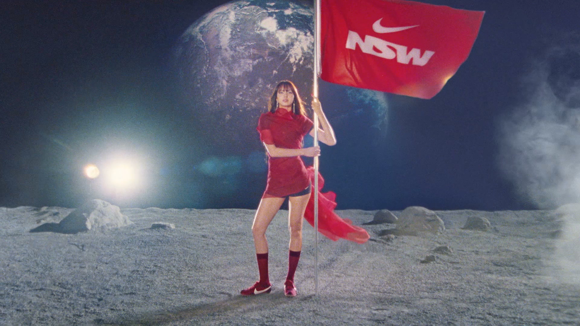 Nike Sportswear Facebook ad: Diseñado Para La Vida En Órbita
