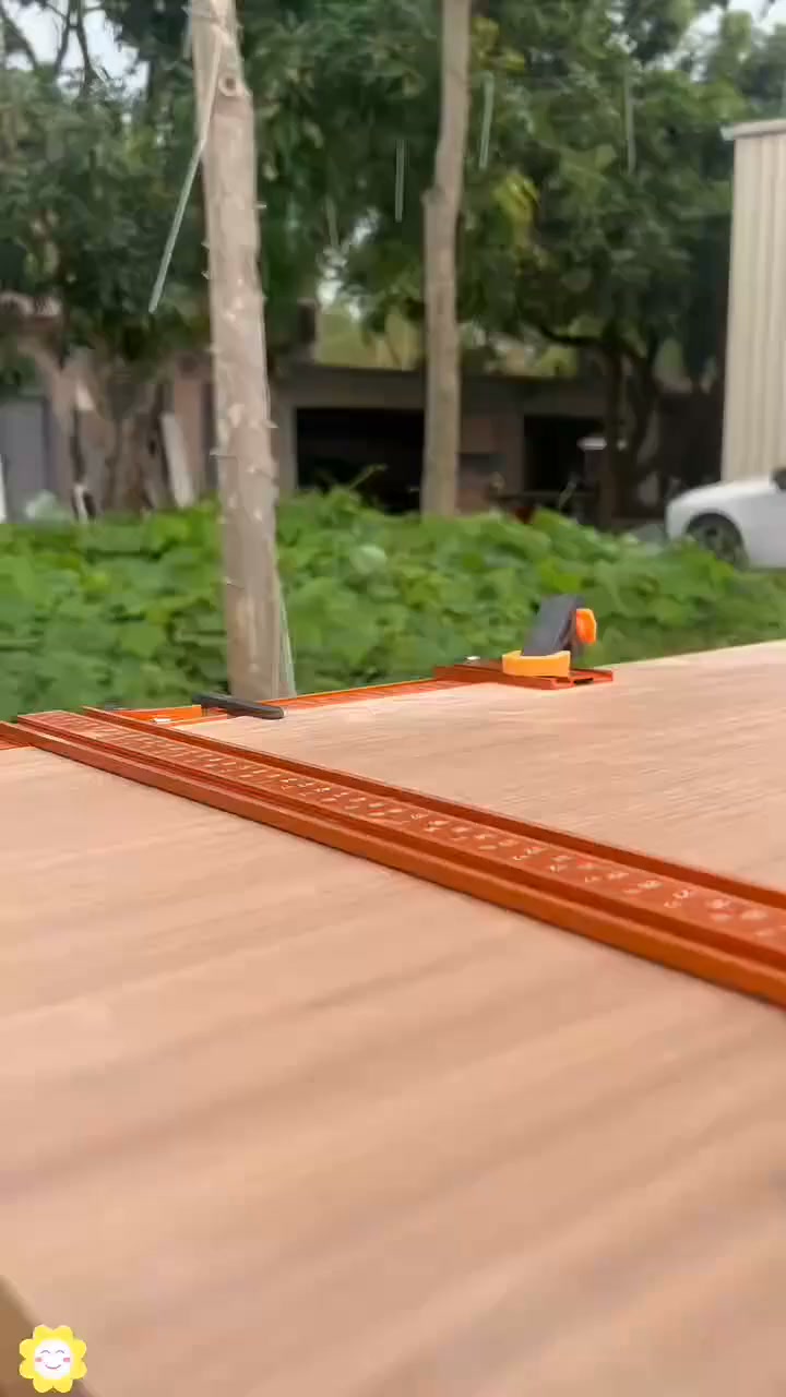 Mrorea Facebook ad: Straighter Cuts. Cleaner Results.