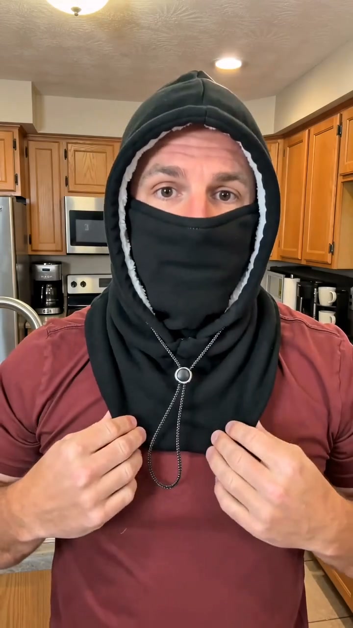 Fall Finds Facebook ad: 3-in-1 Winter Hood