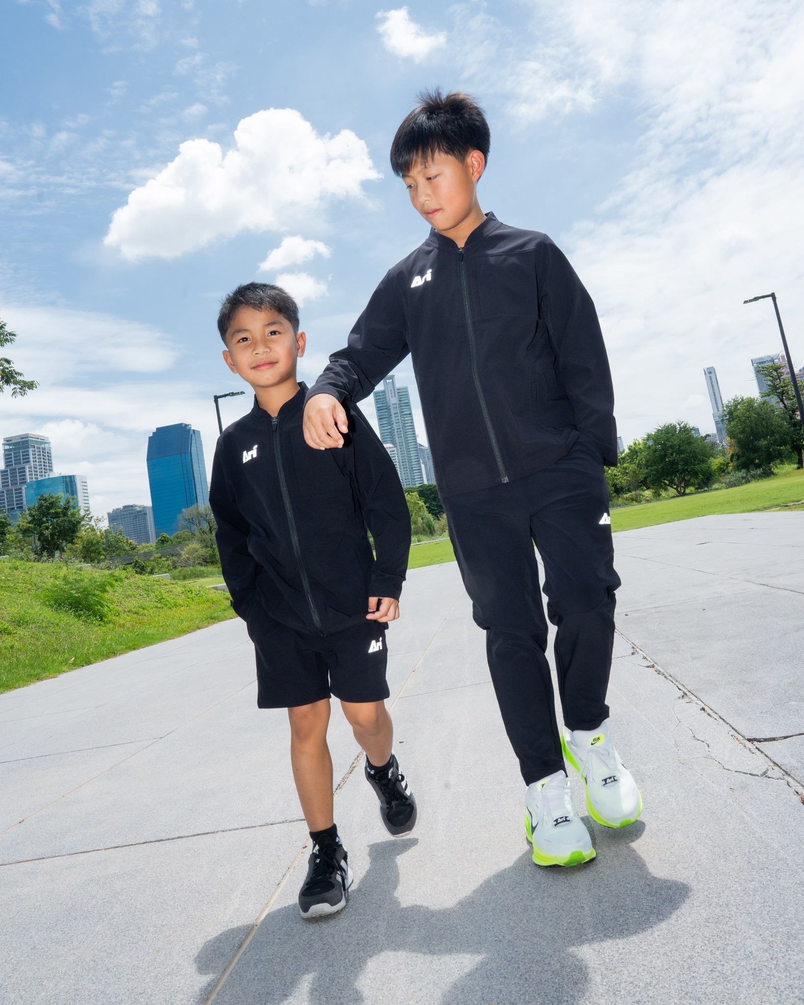Ari Gear Facebook ad: เติมความคล่องตัวให้ทุกก้าวของน้อง ๆ