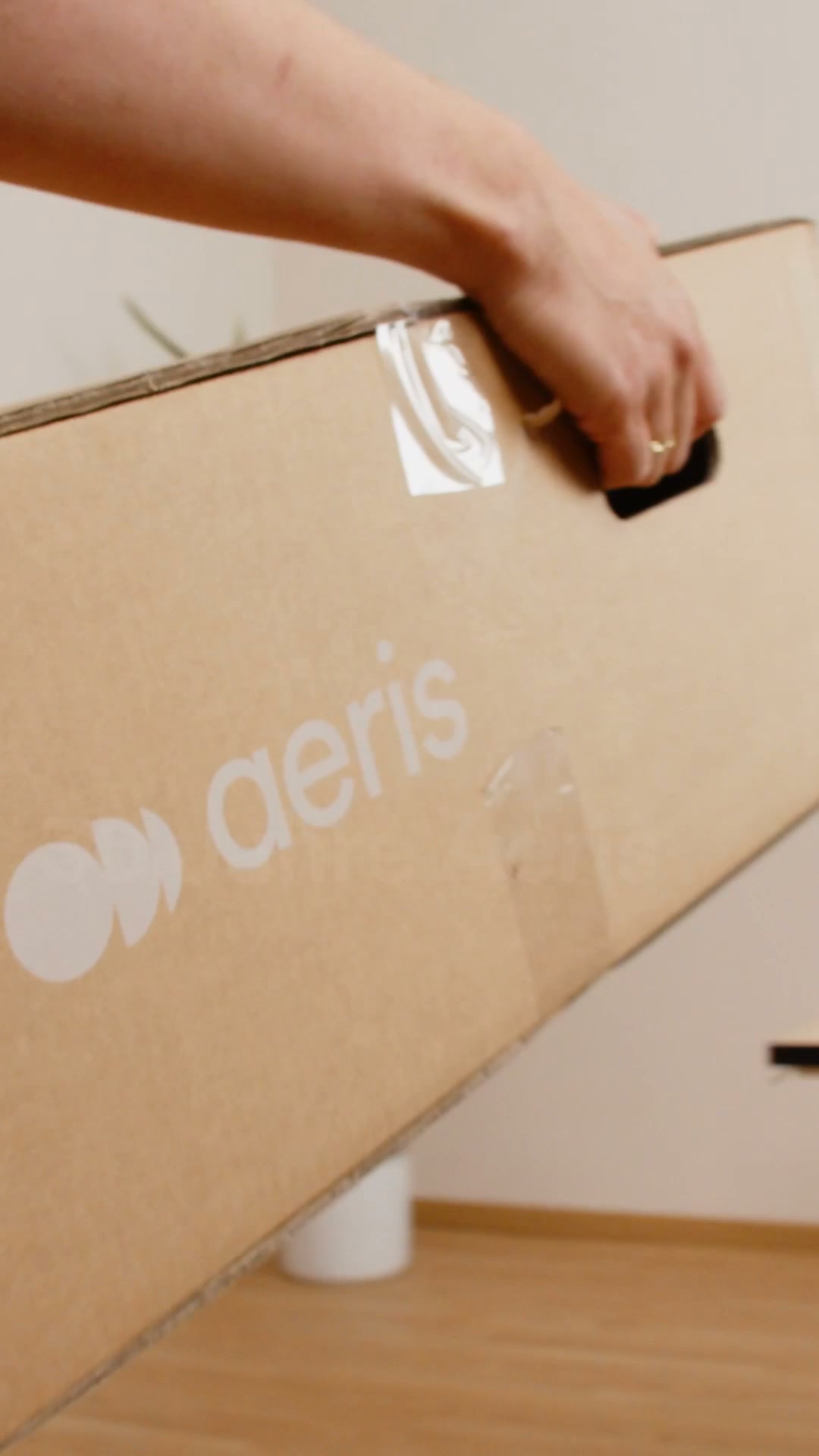 Aeris - Never just sit Facebook ad: Jubiläums-Swopper für 499 €