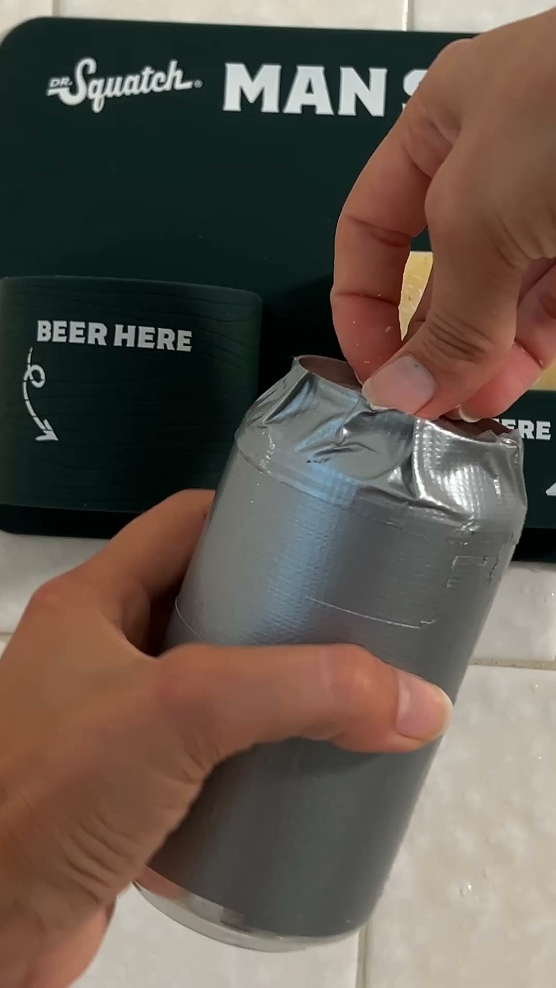 Dr. Squatch Facebook ad: FREE SHOWER BEER HOLDER + 32% OFF