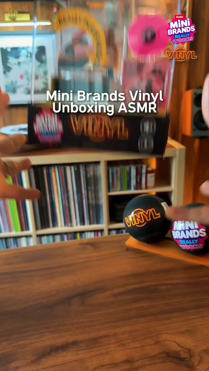 Mini Brands Facebook ad: Il tourne vraiment et joue tes vinyles préférés! 45…