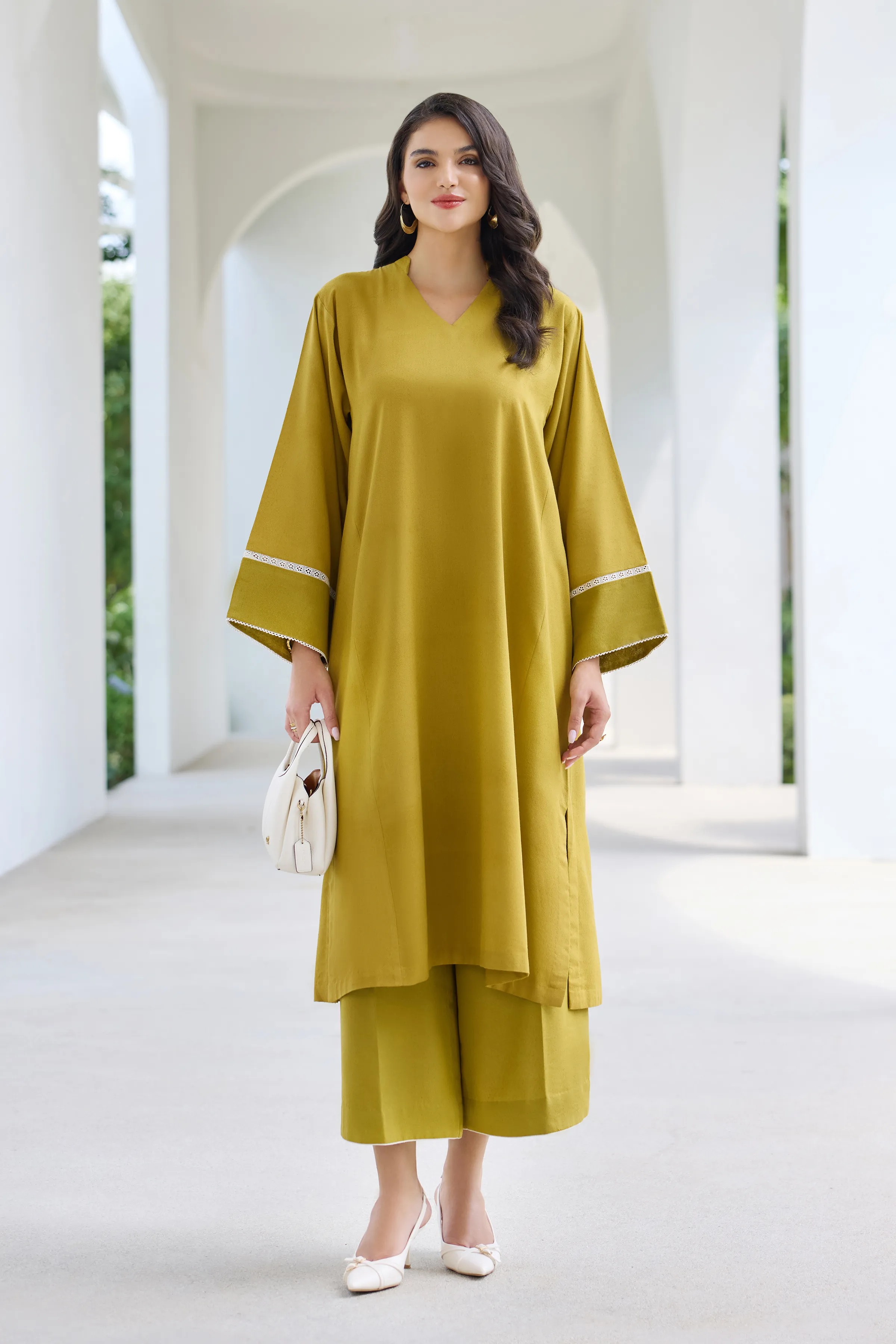 Bareeze Facebook ad: Bareeze Pret MID SEASON SALE is now Live!