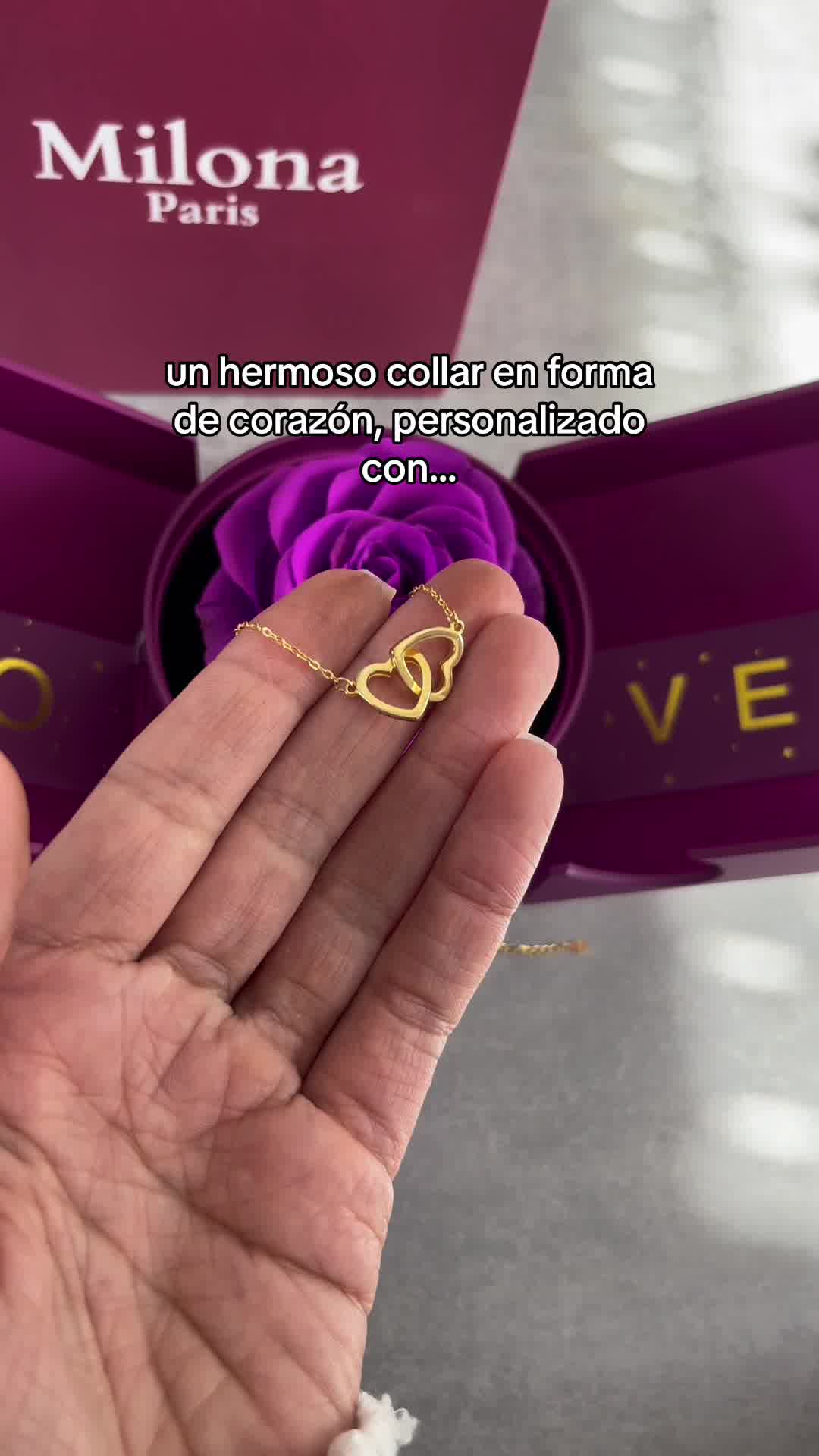 Milona Paris Facebook ad: ¡Envío y personalización gratis!