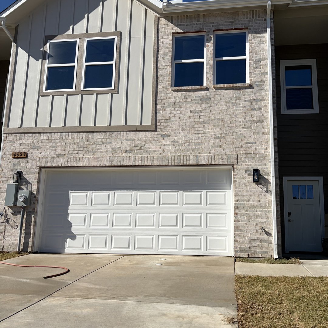 Mountain Trail Townhomes Facebook ad: Special Move in Offer