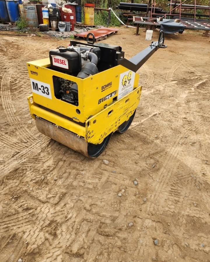 Ryv Rental Facebook ad: 2024 Arriendo Rodillo Compactador 4.000 kilos BW75H