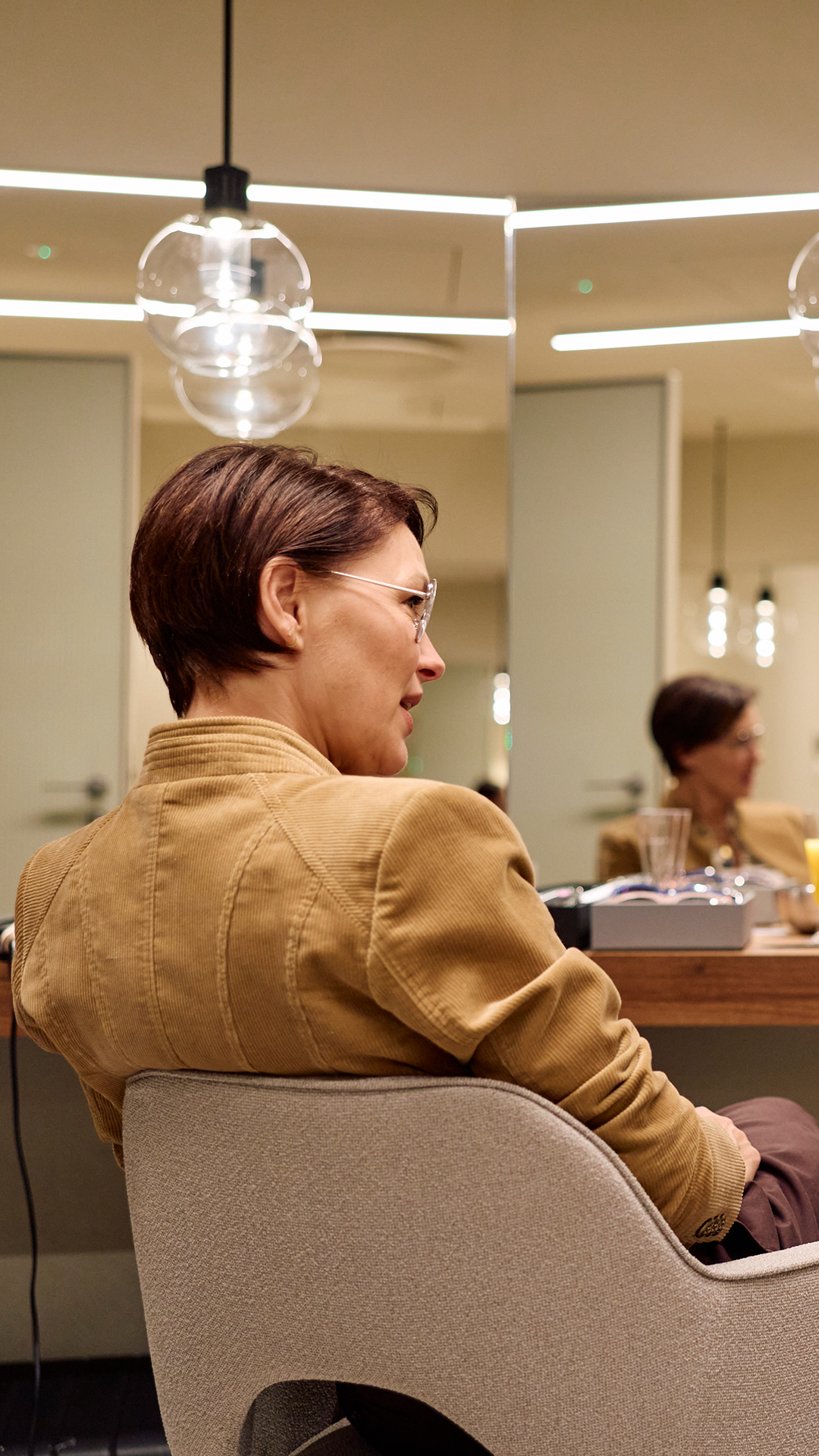 Vision Express Facebook ad: Inspired by Emma Willis’ Edit, she found glasses…