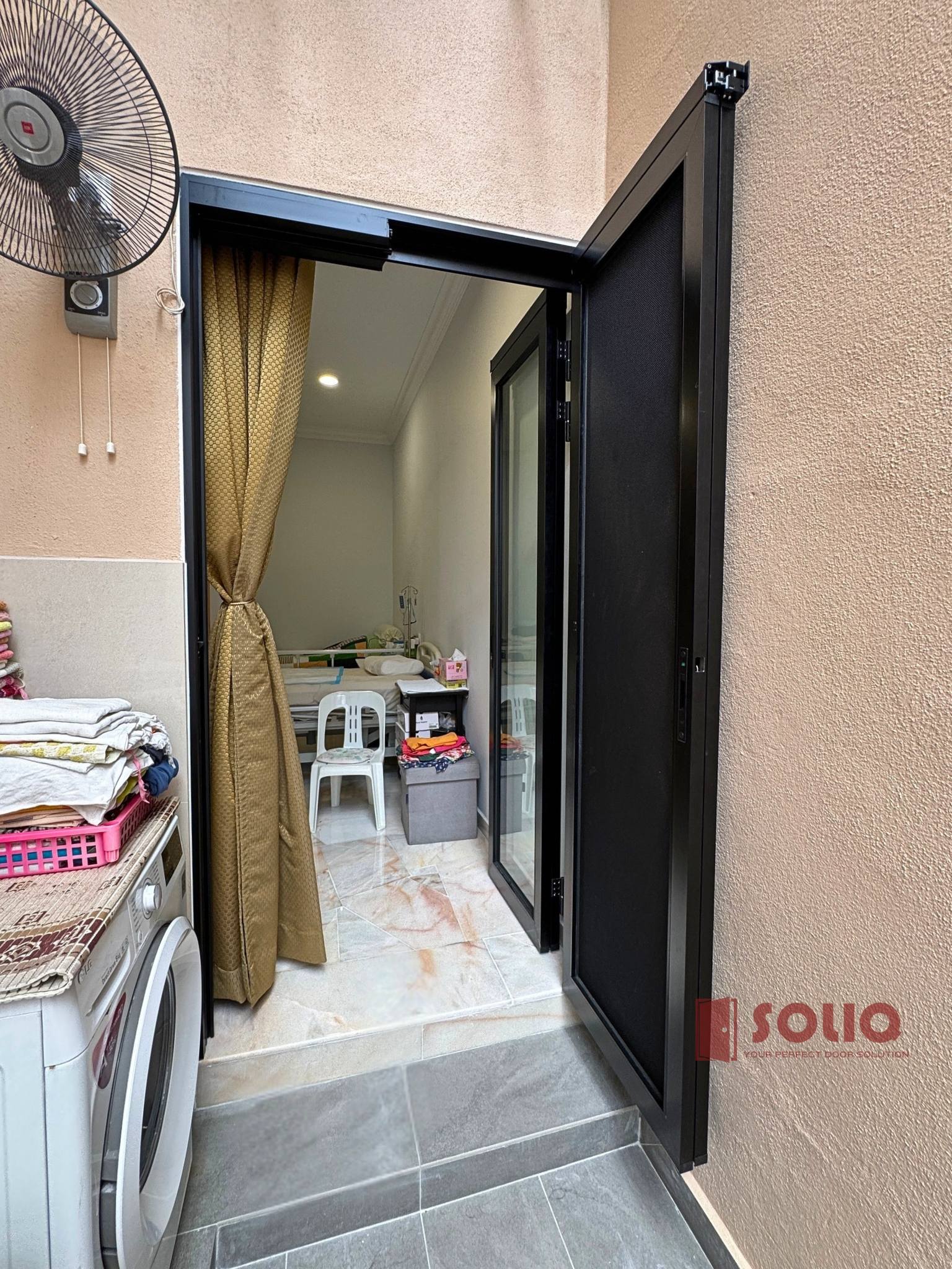 SOLIQ - Aluminium Doors & Windows Facebook ad: Entryway limited? Door always blocking your space?