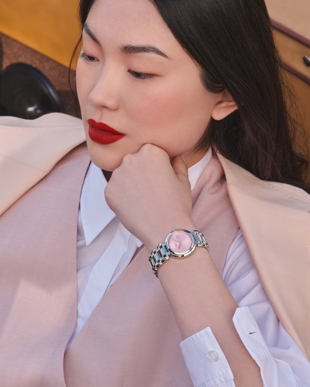 Naran-Swiss Watches Facebook ad: Цаг хугацааг давсан тансаг хэв маяг.