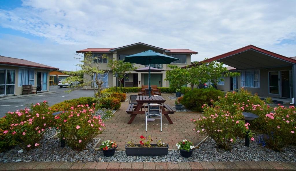 Golden Chain Accommodation Facebook ad