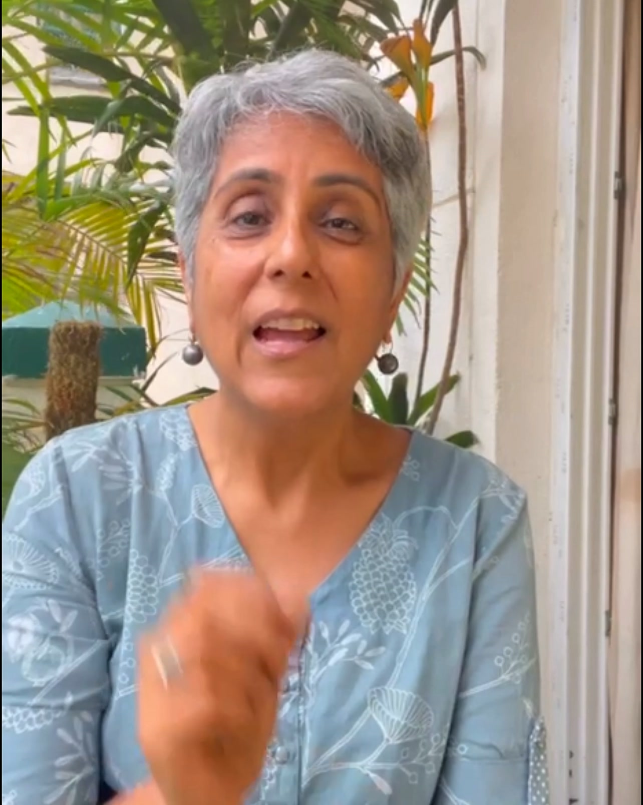 Holistic Health with Nandini Facebook ad: Join the Medicine-free Living Masterclass