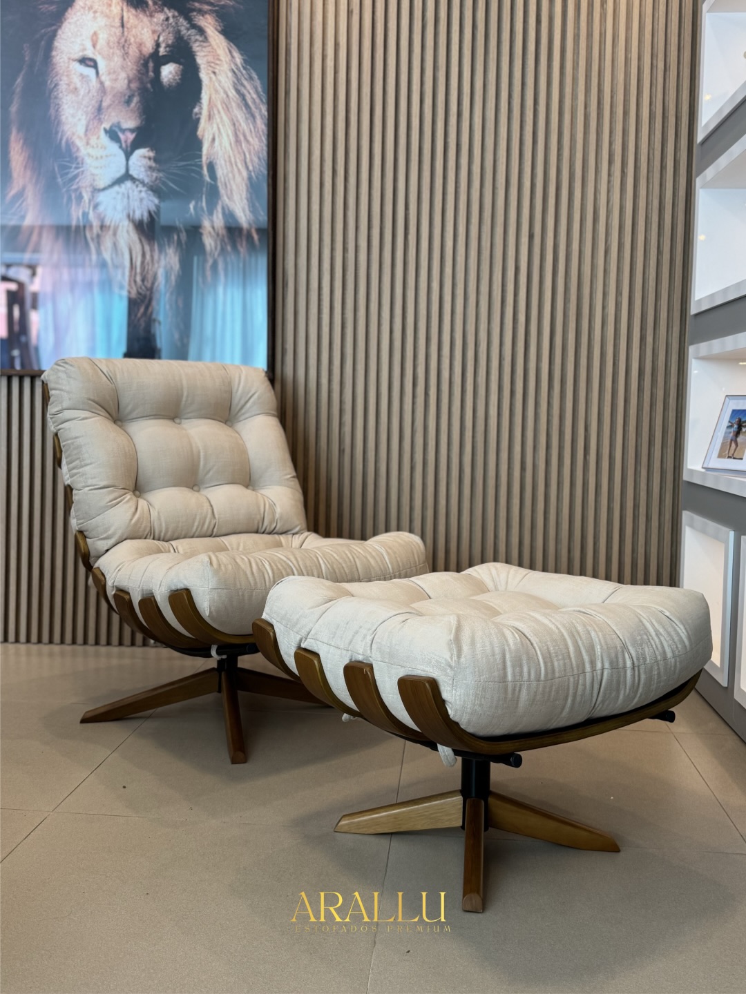 Arallu Estofados Premium Facebook ad: A Poltrona Costela une um design marcante à…
