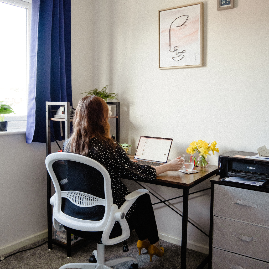 LiveMentor Facebook ad: 1800€/mois pour conjoints d’artisans