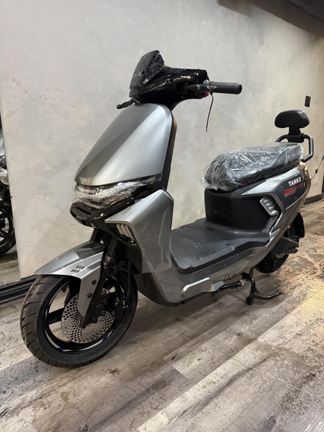 Tankx ebike Facebook ad: Brand Mew 60V80Ah electric Escooter 1600W hydraulic full…