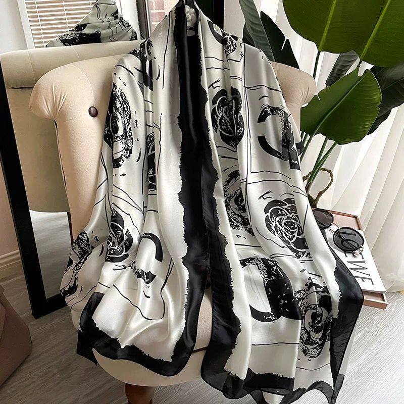 Publix Market Online Facebook ad: ARRIVAGE DES FOULARDS EN SOIE