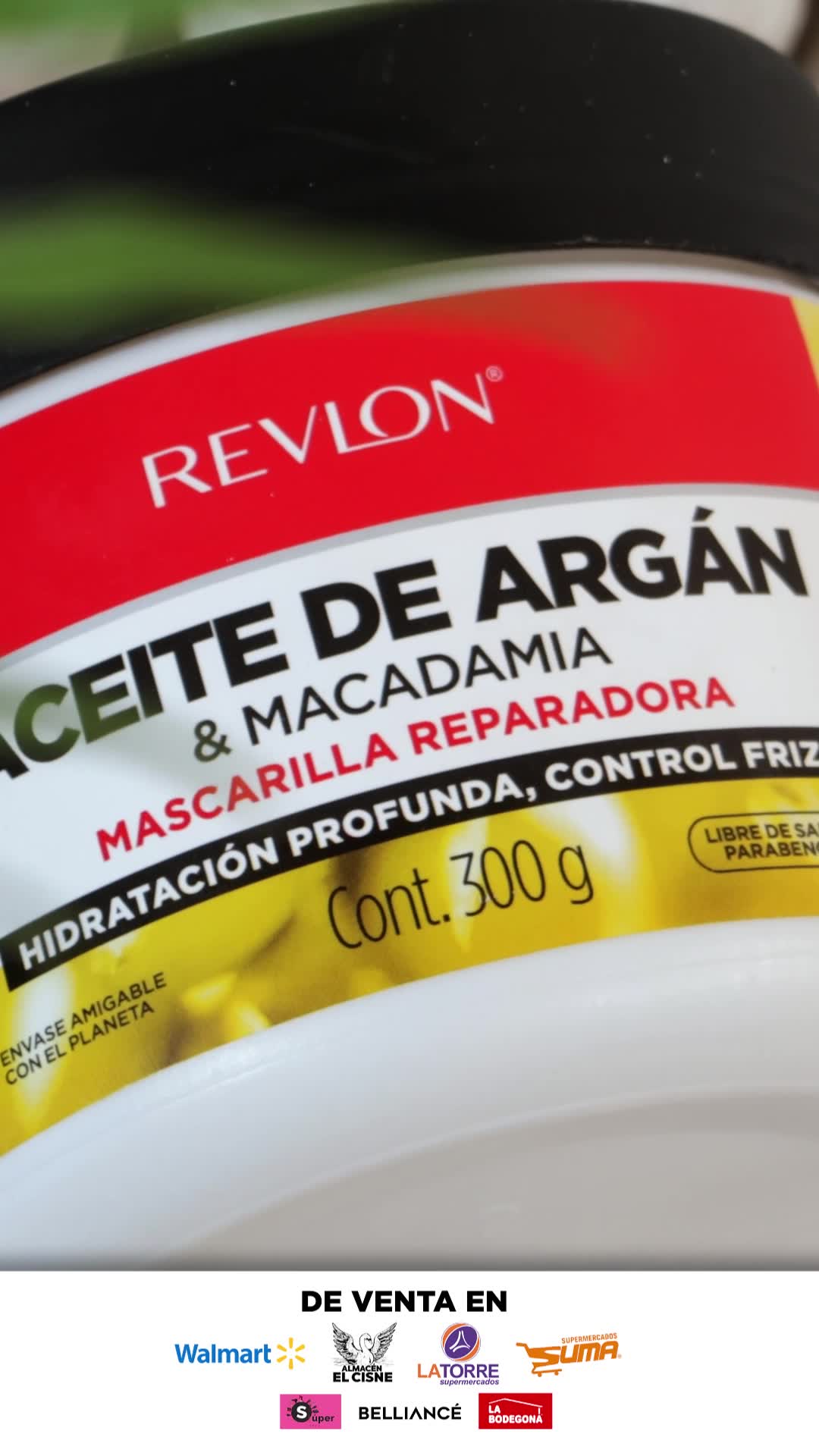 Revlon Cuidado Personal Facebook ad: Tu cabello merece ciencia, fuerza y belleza.