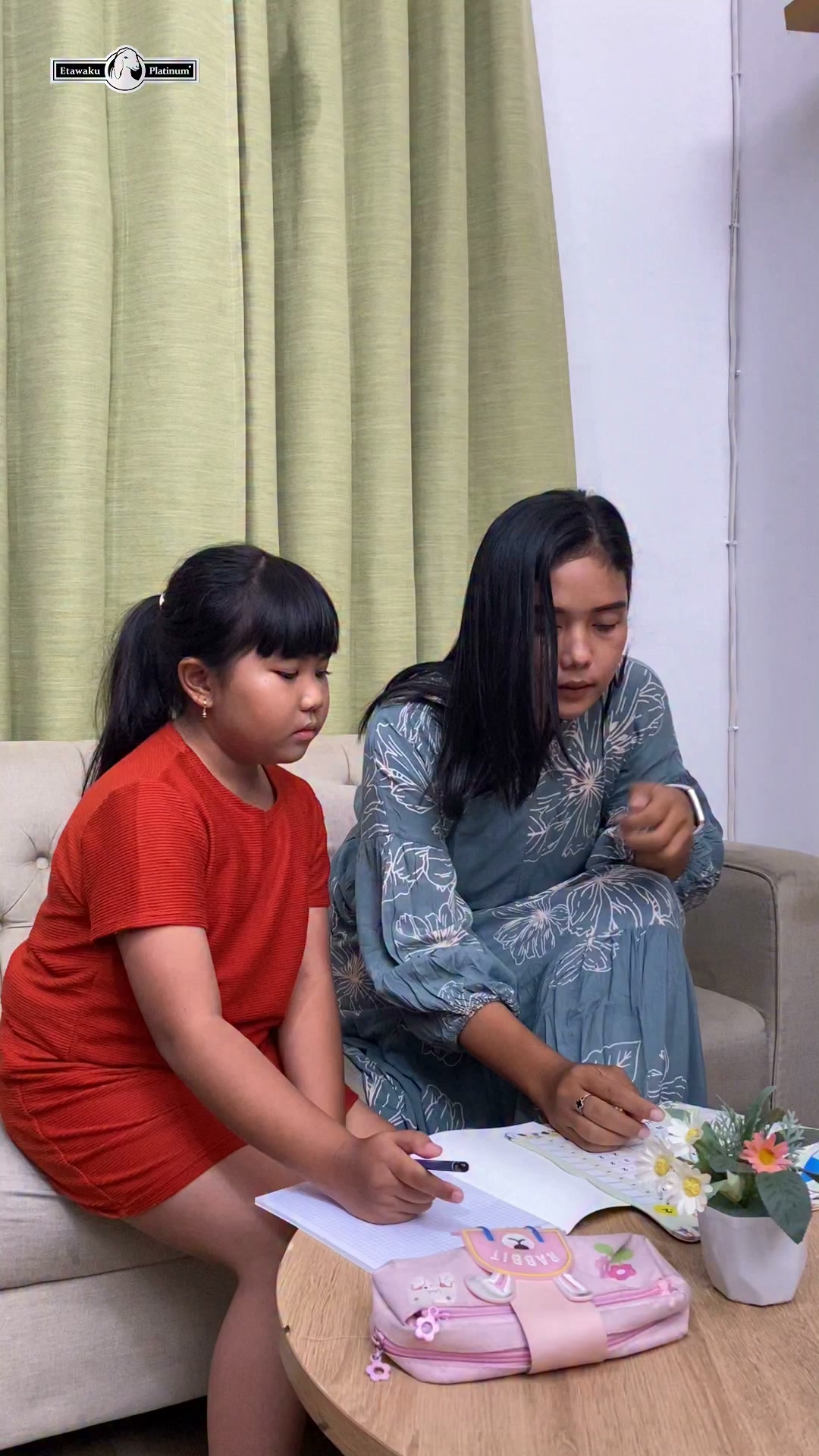 Etawaku Platinum Facebook ad: Momen terbaik dalam keluarga sering kali hadir dari…