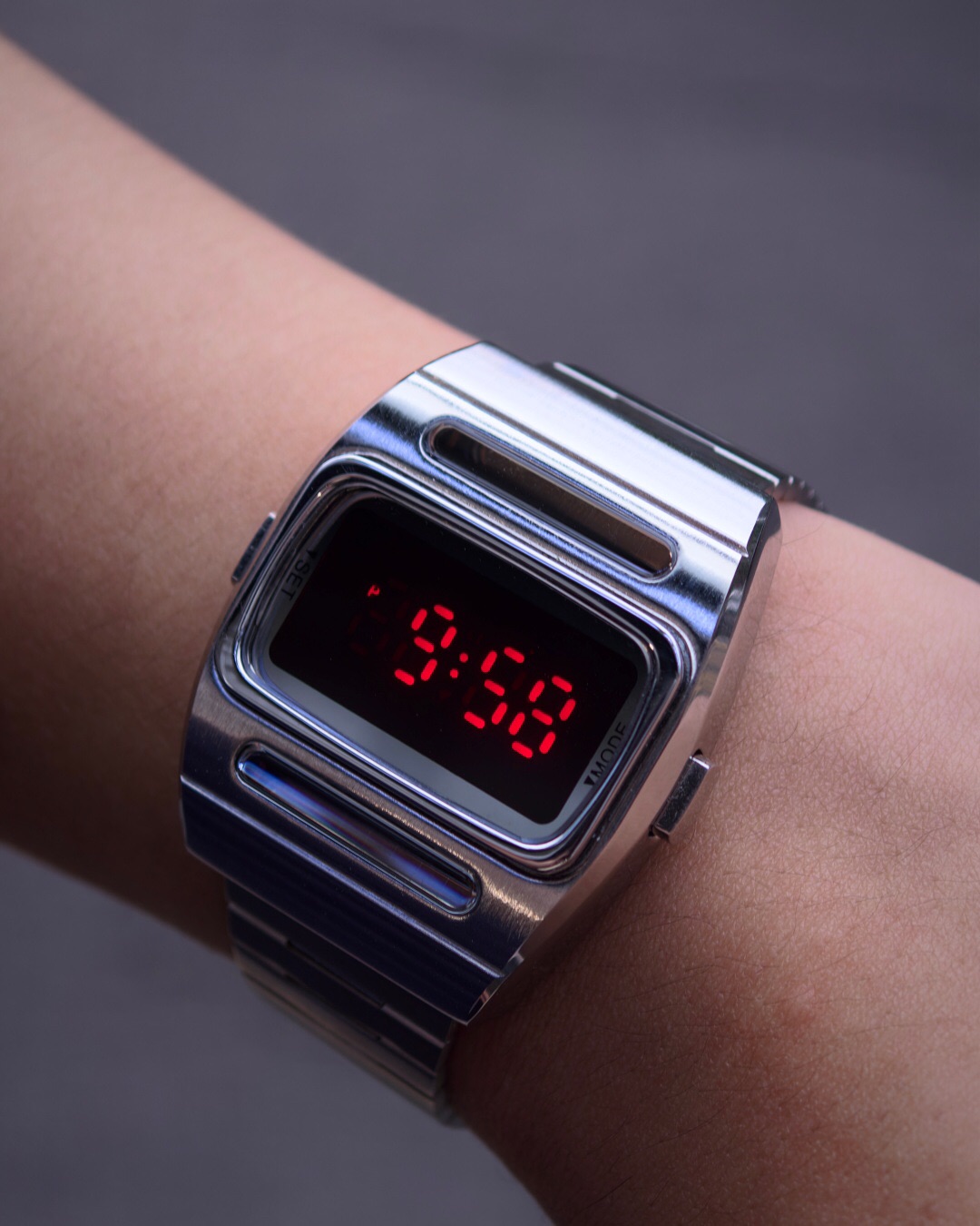 Benlydesign Facebook ad: The red LED you’ve been waiting for is…