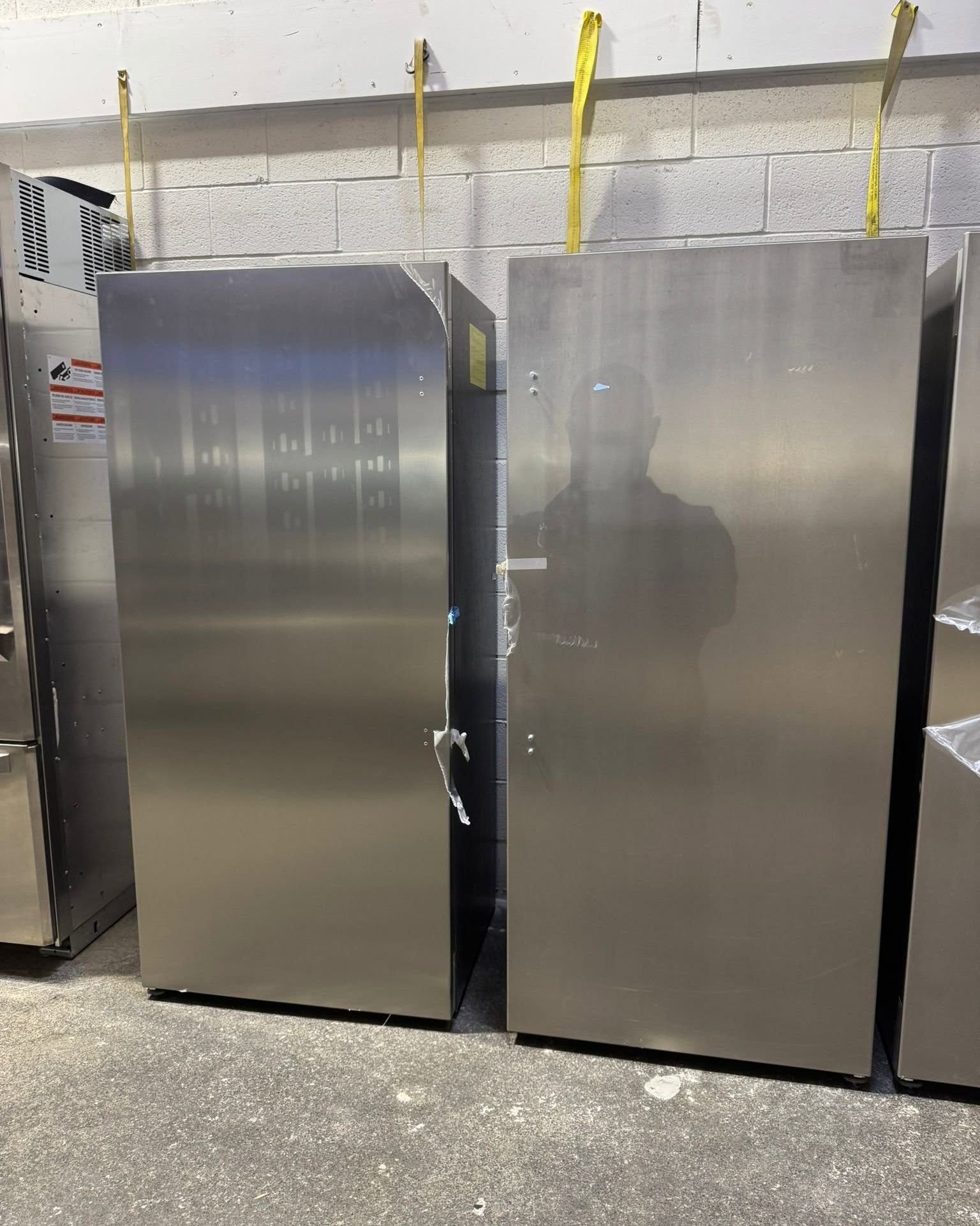 Sebastien Crete Facebook ad: Refrigerator & Freezer Set Frigidaire on Clearance /…