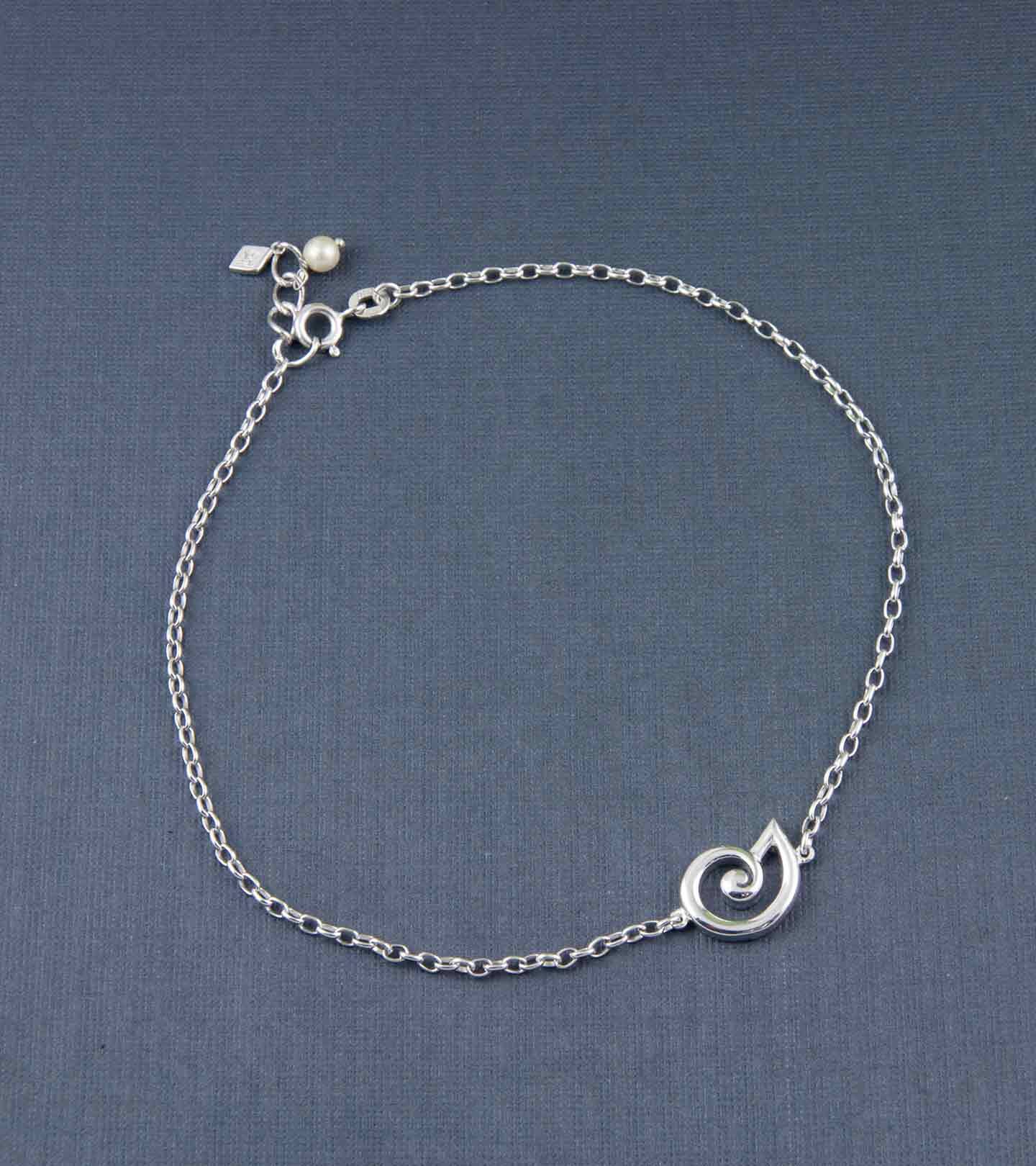 fourseven Facebook ad: Beautfiul gifts for her!