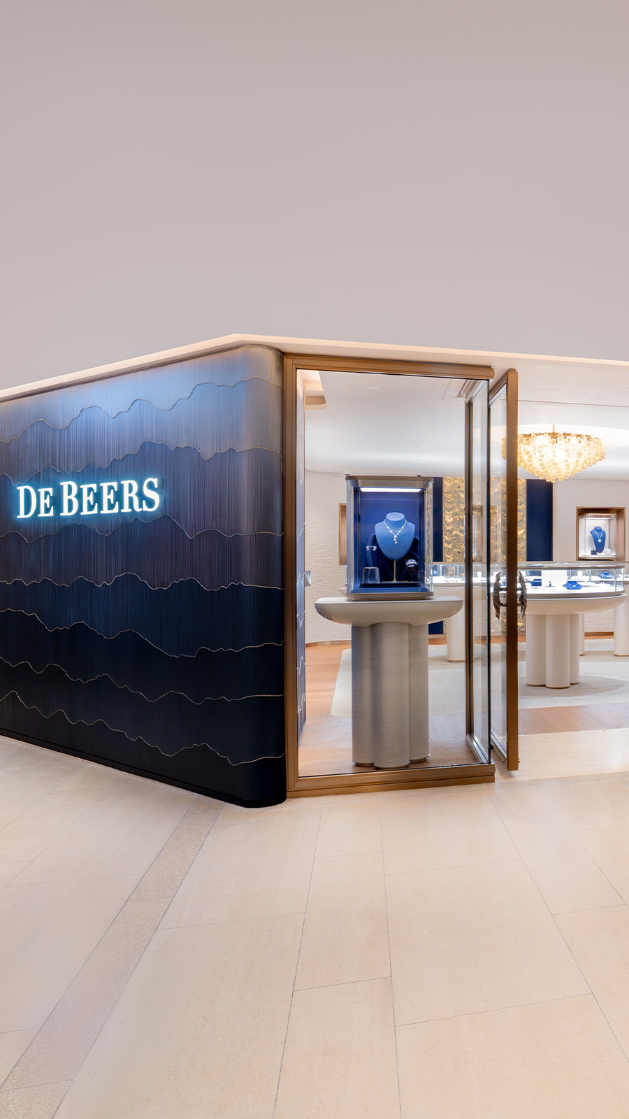 De Beers Facebook ad: Discover our newly opened Hong Kong Landmark Flagship…