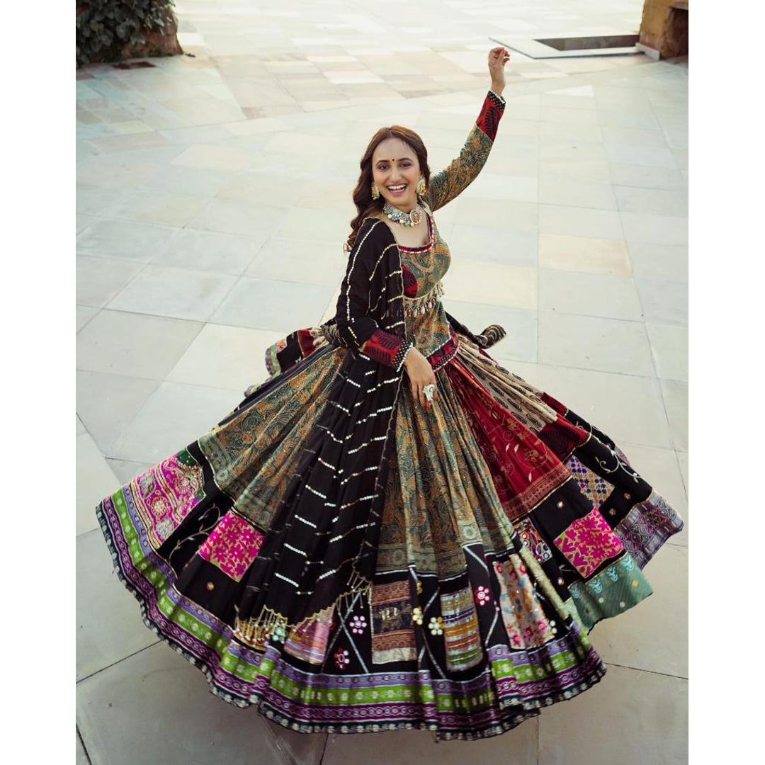 Lavaniya Facebook ad: All eyes on you this festive season!