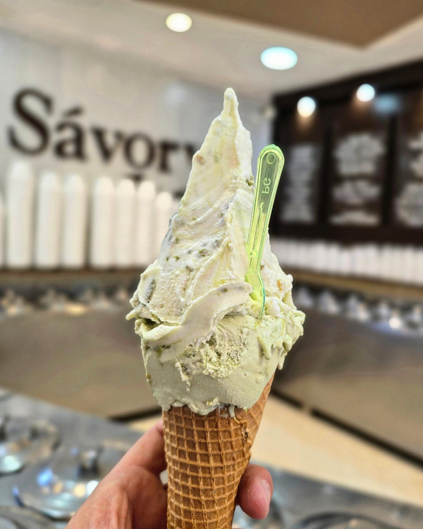 Savory Helados Y Café Facebook ad: Para cerrar el Domingo.