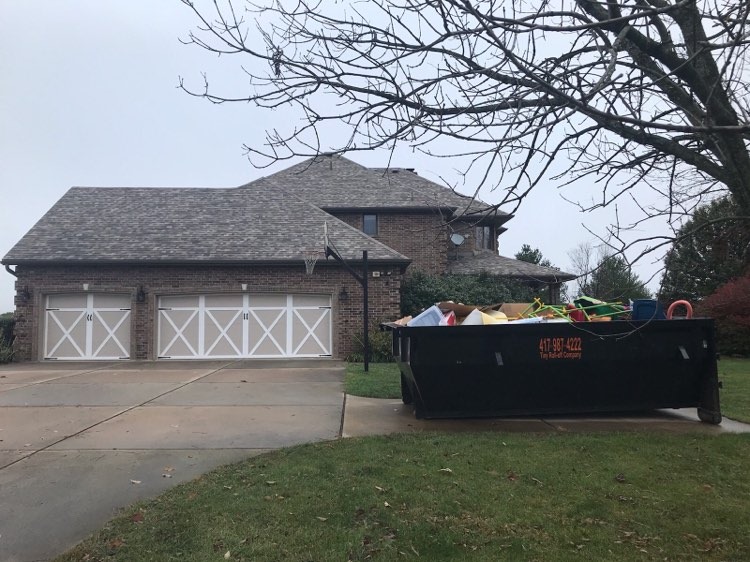 Tiny Roll-Off Dumpsters Facebook ad: WEEK DUMPSTER RENTAL $225