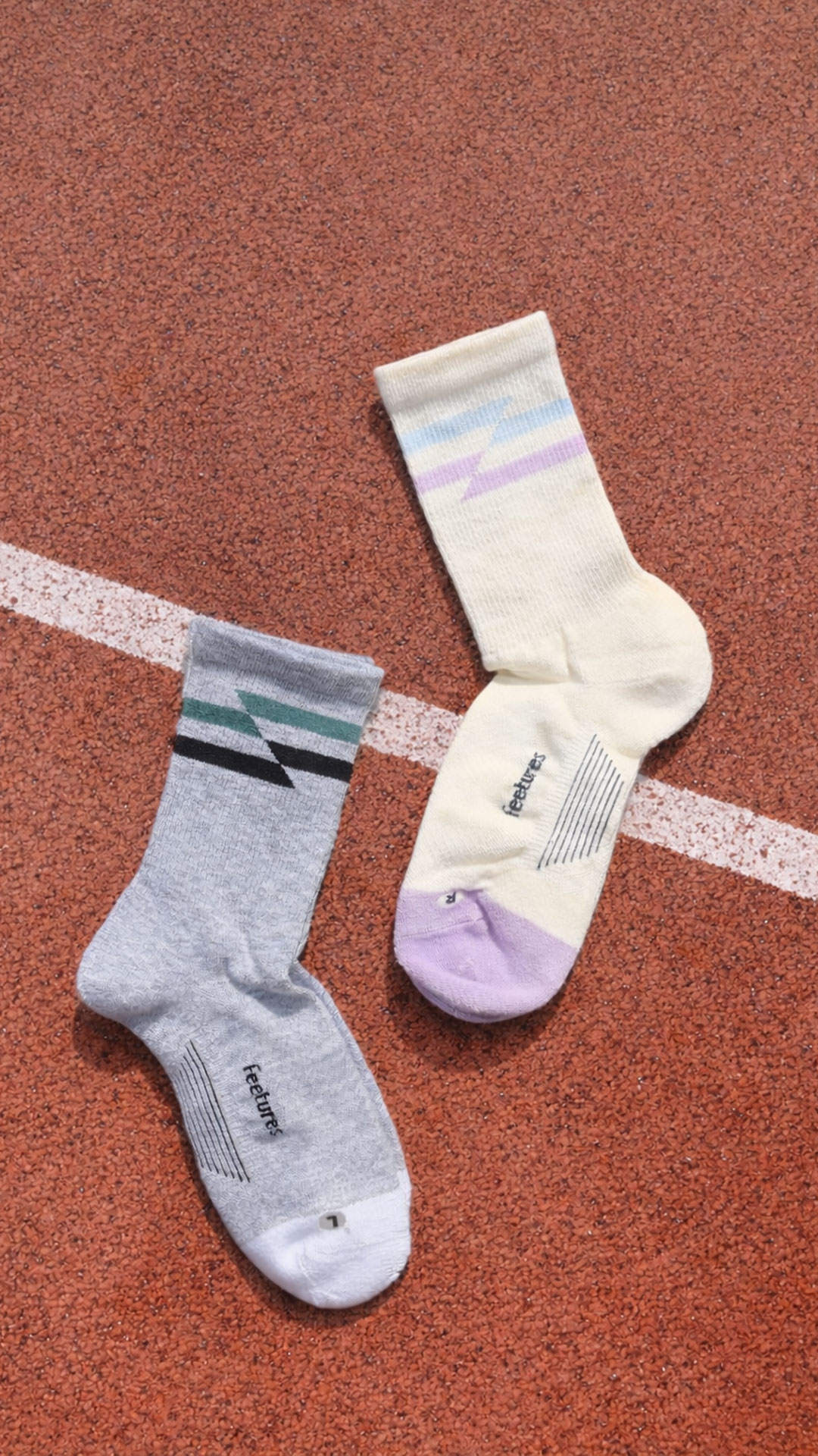 Feetures Facebook ad