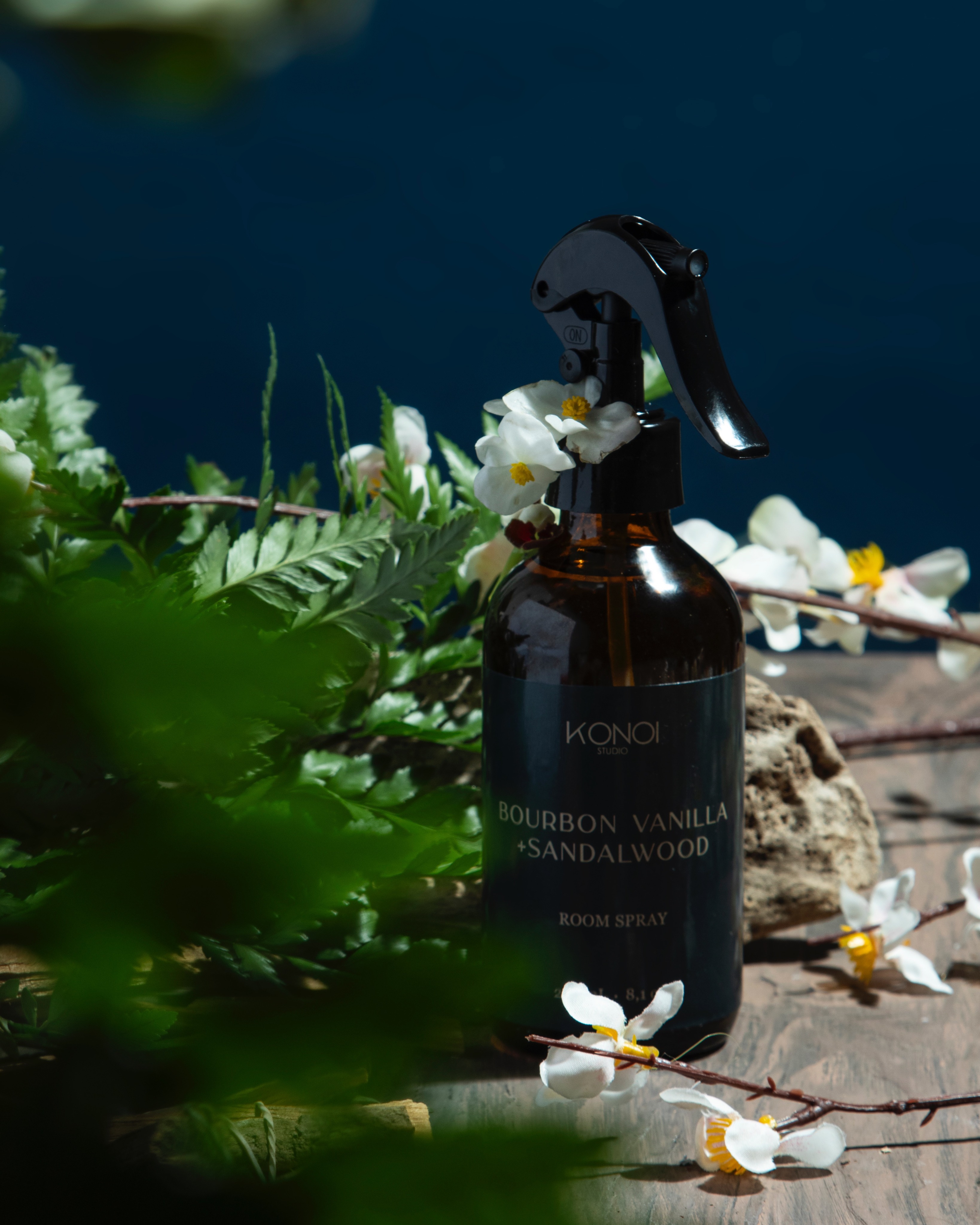 Konoi Candles Facebook ad: Un room spray para esos espacios que quieres…